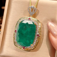 Smaragdin pendant mit Chopin-Kette